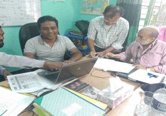 সিদ্ধিরগঞ্জ শাখা পরিদর্শন করছেন নির্বাহী পরিচালক জনাব মাহফুজুর রহমান চৌধুরী এবং ডিরেক্টর  অপারেশনস জনাব মোঃ আরিফুল ইসলাম।